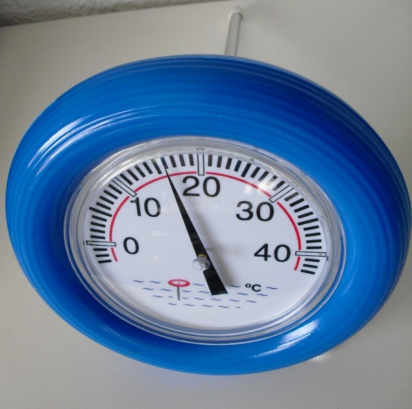 Schwimmbadthermometer mit blauem Ring